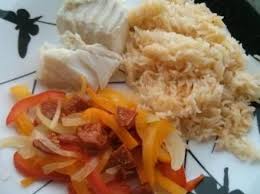 Dos De Cabillaud Et Son Riz Sur Lit De Poivrons Au Chorizo Recette En 2020 Dos De Cabillaud Chorizo Plat Poisson