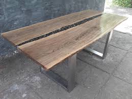 Live Edge Dining Table Of Fossil Maple Wood With Black Resin A River White Rock And Led Light And Integrated Hacer Muebles De Cocina Muebles Muebles De Cocina