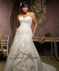 Alliez soutien et confort, tout en étant stylée et sublimez vos jolies courbures. Robe De Mariee Femme Ronde Sirene Bustier Coeur Sunny Mariage