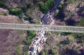 516 arouca tirou o título de ponte suspensa para pedestres mais longa da ponte charles kuonen, na suíça, que se estende por 500 metros e foi inaugurada em 2017. Arouca Vai Ter A Maior Ponte Pedonal Suspensa Do Mundo W360 Pt