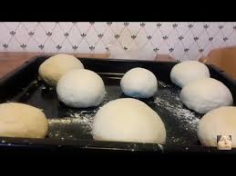 Le transferăm în formele de copt. Reteta Aluat De Pizza Italiana Aluat De Pizza Facut Acasa Cel Mai Reusit Aluat De Pizza Homemade Youtube