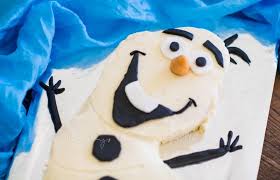 Gefrorener schneemann olaf fondant eiskuchen toppers schnelle und einfache anleitung zur herstellung ihres eigenen gefrorenen olaf kuchentoppers. Die Eiskonigin Olaf Kuchen Rezepte Fur Familien Kreatives Essen Baby Kind Und Meer