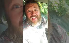 Woman Asks Man What Y E S Spells Then What E Y E S Spells The Internet Goes Wild With The Answer