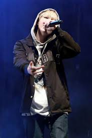 Eminem's fastest rap is in speedom, where he raps at a rate of 12.5 sps (syllables per second). Day 8 Suga Rapping Army S Amino