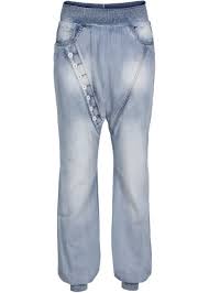 Die baggy jeans steht fast jedem und kann zu vielen anlässen getragen werden. Ausgefallene Baggy Jeans Mit Schrager Knopfleiste Und Gesmokten Bundchen Blue Bleached