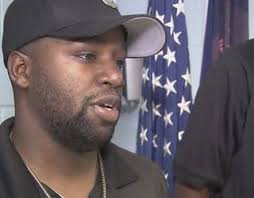 Detroit police officers give single mom a boost with car seat