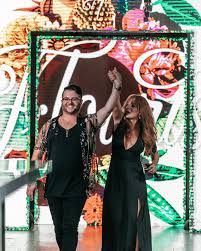 I love you Mindy!! 🥂🖤 You're the best Emcee. HUGE thank you to  @edgeoptics & @hivetheory for everything you do for the  @flourishfashionshow and @womengiveuw 🖤 #flourishfashionshow 📸:  @reginafoster.us Creative Director: @wmaestas