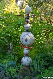 Ma Douce Compagne A Une Grande Passion Pour La Poterie Et Elle Me Fait Elle Meme La Decoration Du Jardin Idees De Poterie Plats En Poterie Projets De Ceramique
