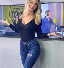 Sul social network, la bella presentatrice ha già un milione di follower, e ne conquista ogni giorno di più. Tv Star Diletta Leotta Denies Relationship With Ac Milan Superstar Zlatan Ibrahimovic 19 Hot Pictures Of Italian Tv Anchor Will Make You Drool For Her