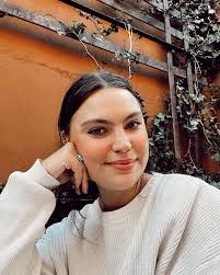 Maggie Head's Instagram, Twitter & Facebook