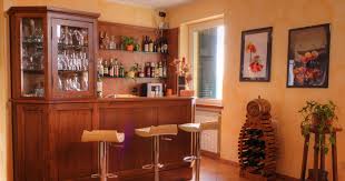 Abbiamo cercato di presentare idee arredamento bar attraverso questo submit in dettaglio sotto forma di un'immagine. Un Angolo Bar In Casa 7 Magnifiche Idee Di Arredamento