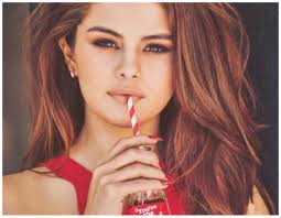 Gomez took to her instagram stories to share a photo of a red and pink beaded bracelet that spelled out sg3 on three block beads. Selena Gomez Bekommt Ernsthafte Probleme Wegen Instagram Foto