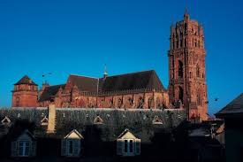 El albergue está dentro de la tour des anglais (torre de los ingleses), del año 1353, magníficamente restaurada como albergue de peregrinos, con 4 plantas, en la primera hay los lavabos y duchas, en la segunda y tercera los dos alojamientos en aubrac. Tour Fortifiee Et Domerie A Aubrac Vers 1910 Occitan Aveyron