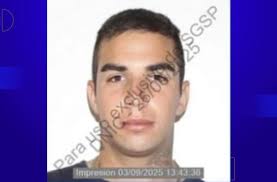 El Ministerio del Interior solicita la colaboración para dar con el  paradero de un hombre de 28 años que se llevó a sus hijos de 2 y 6 años. Se  trata de