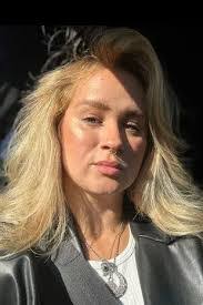 Stacey Dutton's Instagram, Twitter & Facebook