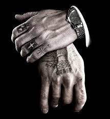 Liste de significations et origine parmi les symboles les plus répandues des tatouages polynésiens, on retrouve la tortue, le requin, les coquillages, le lézard, le soleil, ainsi que les pointes de lance. Tatouage Homme Conseils Idees Et Astuces Bonnegueule