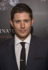 Anonymous said on 17/feb/06 in an interview i saw, jensen said he's 6'1 and jared's 6'5 anonymous said on 15/feb/06 Jensen Ackles Height Weight Age Spouse Family Facts Biography