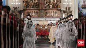 Adapun isi dari tema yang ditetapkan adalah . Gereja Katedral Selipkan Tema Bencana Dalam Drama Misa Natal