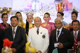 Ahli parlimen padang rengas, datuk seri mohamed nazri abdul aziz akan mengadakan sidang media pukul 2 petang esok di bilik melaka, pusat dagangan dunia. Tourism And Culture Minister Promotes Malaysia Myfest 2015