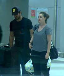 Hamilelik Kilolari Ile Gundemde Olan Fahriye Evcen E Unlu Isimlerden Destek Mesajlari Hamilelik Unluler Gelin