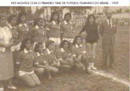 Se hoje em dia, as jogadoras de futebol ainda enfrentam barreiras como falta de estrutura para treinar, para jogar e para obterem sustento, imagine isso há três décadas. Primeiro Time De Futebol Feminino No Brasil Historia Do Futebol