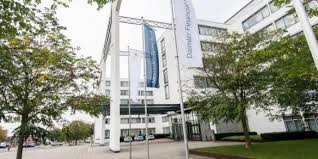 Daimler stock rose near 2% in frankfurt trading on monday and shares in tesla were up more than 3% in new york by midday. Unsere Standorte In Deutschland Kennenlernen Mercedes Benz Bank