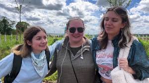 Jeremy Clarkson’s Diddly Squat Farm draws massive queues