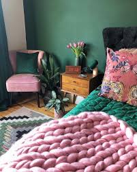 1 204 Me Gusta 21 Comentarios House Beautiful Uk Housebeautifuluk En Instagram Pink Green C In 2020 Bohemian Bedroom Design Eclectic Bedroom Bedroom Design
