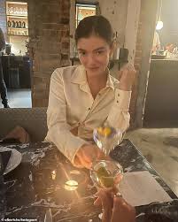 'something of a frustrating thing to have to address online, but here we go.' Notoriously Private Singer Lorde 24 Makes A Surprise Return To Social Media Mixdigest