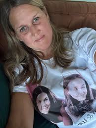 Hi i saw the shirt today at pet smart Ottawa Canada. ☺️