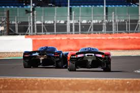 The aston martin valkyrie hit public roads for the first time earlier this year, following its track debut at the 2019 british grand prix. Aston Martin Valkyrie Hypercar Mit 1 160 Hybrid Ps Trackdaysport