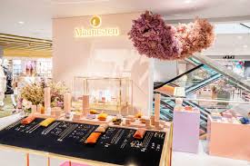Det kvalitetsbevidste firma designer og fremstiller deres egne. Jewellery Love Maanesten Mrs City Munchen