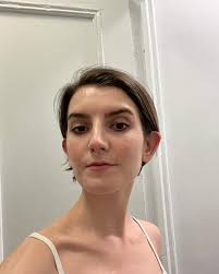 I NEVER wear eyeliner anymore but I did this weekend to be *sexy* for a  delayed Valentine's Day date. Taupe eyeshadow stick from @nudestix +  @maybelline brown liner and Lash Discovery mascara.