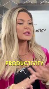 Danielle Waller's Instagram, Twitter & Facebook