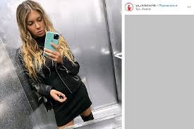 Born 27 november 1995) is a professional ukrainian football striker who plays for gent in the belgian first division a. Zhena Romana Yaremchuka Ee Muzh Vyvel Ukrainu Na Evro