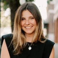 Kate Reeves's Instagram, Twitter & Facebook