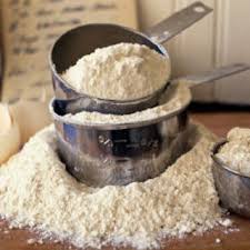 Terigu protein rendah pada umumnya cocok dipakai untuk membuat adonan kue kering atau biskuit untuk menghasilkan teksur yang ringan. Pasokan Gandum Impor Stabil Produsen Terigu Jamin Tak Naikkan Harga