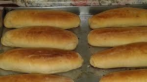 خبز السندويتش العيش الفينو الصمون الهش القطنى بالعجينه السحريه مطبخ ام عبد الله Youtube Hot Dog Buns Food Bread