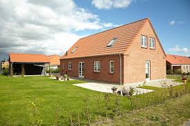 Skapa en planlösning som på nedre plan rymmer härliga gemenskapsytor och låt den privata sfären få ta när du väljer att bygga hus med huscompagniet så är det du som bestämmer planlösning och designstil. 1 5 Plans Huse Kommer I Mange Former Huscompagniet A S Facebook
