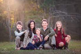 Family Of 5 Pose 3 Small Kids Family Portrait Poses Photography Poses Family Family Photo Pose