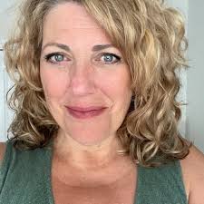 Canadian botanical art • oil paintings • realism • Lori Klassen  (@loriklassenstudio) · CA · Instagram photos and videos