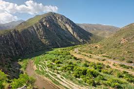 A river gives the inhabitants a reliable source of water. Das Breede River Tal Westliches Kap