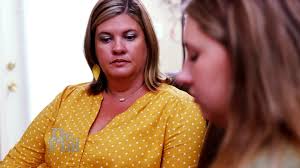 A video of a mom calling out her daughter's friends