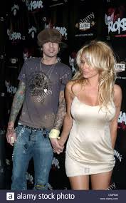 Pam & tommy breaking news, photos, and videos. Pamela Anderson And Tommy Lee Stockfotos Und Bilder Kaufen Alamy