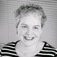 Elizabeth Rattray's Instagram, Twitter & Facebook