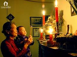 Ngũ quả, hương, hoa, đèn nến, trầu cau, muối gạo, trà, rượu, quần áo . VÄƒn Kháº¥n Giao Thá»«a Trong Nha Ngoai Trá»i 2022 Chuáº©n