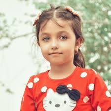 Introducing Ryemarkable Mom and Social Worker Helen Caffrey! A little bit  about Helen: I grew up in the South of England, the middle child, I have  two amazing sisters. I was lucky