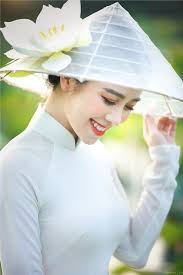 Chụp ảnh với sen lên ngôi: Mải mê ngắm rừng thiếu nữ đẹp mê hồn