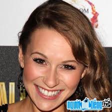 Dẫn chương trình truyền hình Gillian Porter