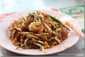 Add 2 tablespoons oil, then add the prawns and sausage. Ah Soon Char Koay Teow Koay Teow Th Ng At Hillside Tanjung Bungah Penang What2seeonline Com